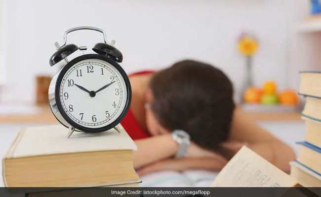 SEVEN TIPS TO AVOID LONELINESS DURING EXAM PREPARATION