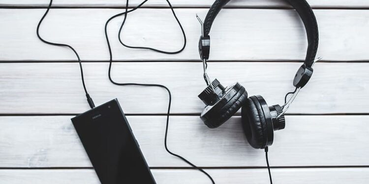 How To Choose Headphones For Your Phone