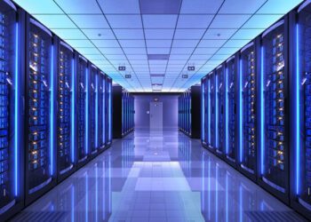 Contrasting Dedicated Servers and Virtual Private Servers: Execution and Security
