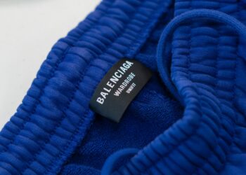 Why Uniform Laundry Services Are Essential for a Professional Image