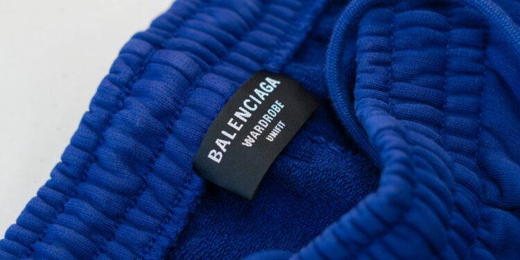 Why Uniform Laundry Services Are Essential for a Professional Image